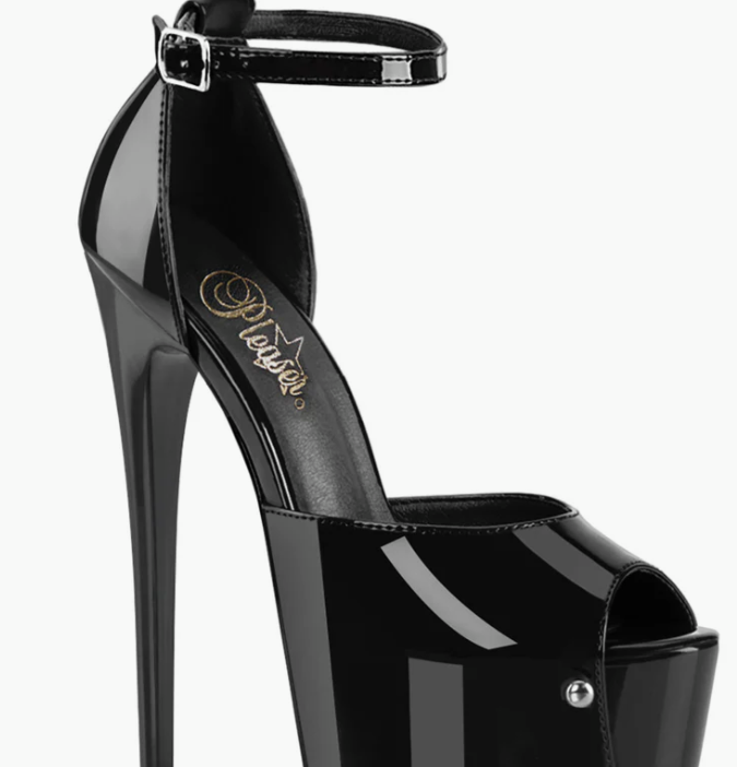 Tacco Alto e Stile Audace: Come Pleaser Shoes Conquista il Mercato Italiano
